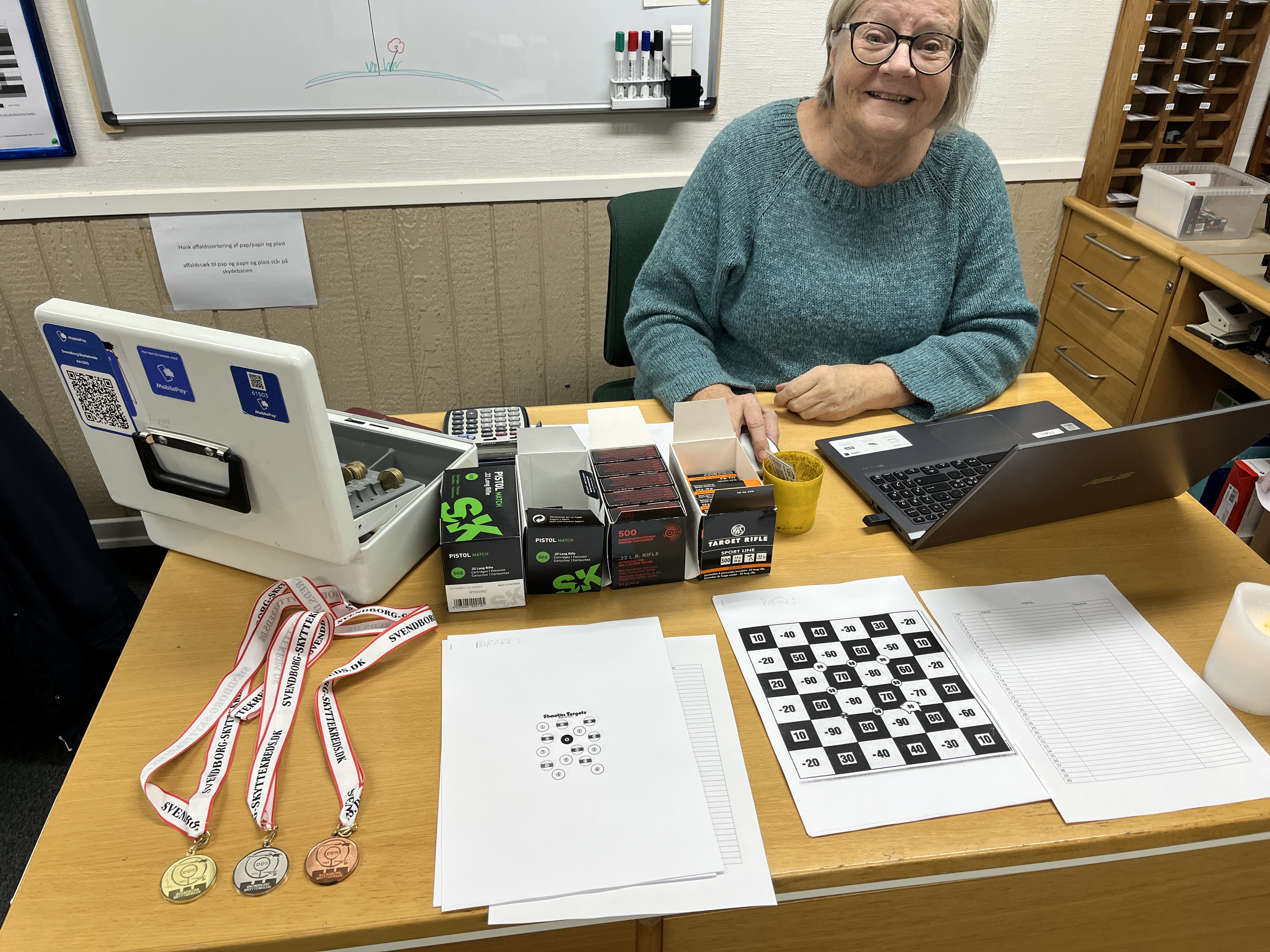 Anne-Marie har styr på de sjove skiver